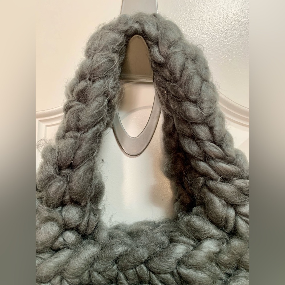 Chunky Knit Small Gray Tote Bag - Picture 3 of 10